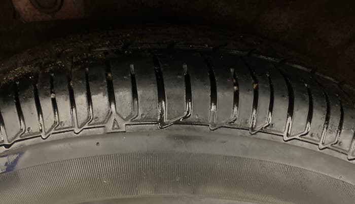 2013 Hyundai i10 MAGNA 1.2, Petrol, Manual, 1,03,426 km, Right Rear Tyre Tread