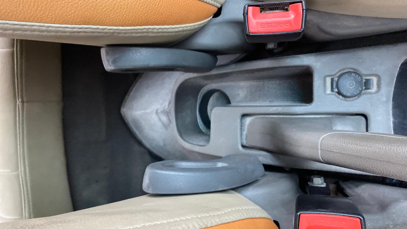 2013 Hyundai i10 MAGNA 1.2, Petrol, Manual, 1,03,426 km, Driver Side Adjustment Panel