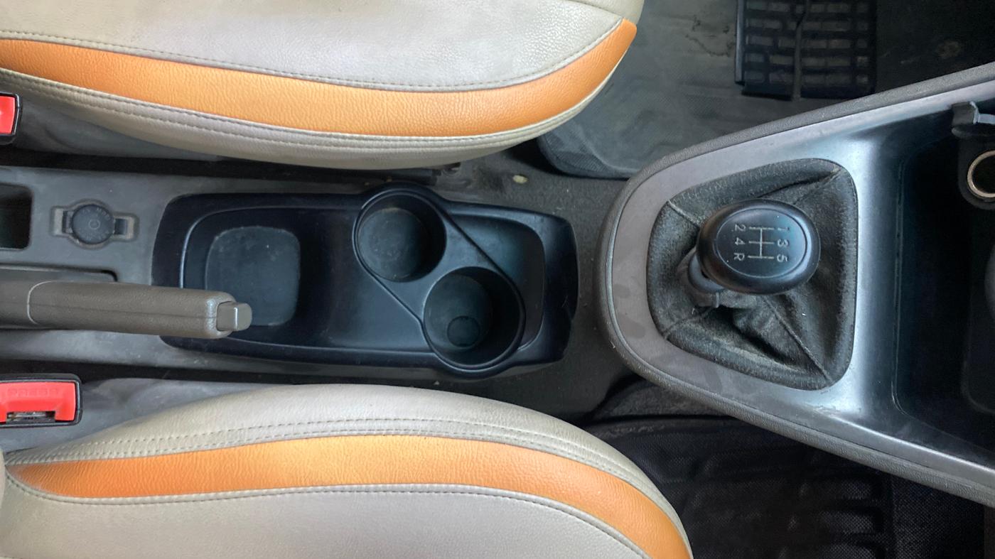 2013 Hyundai i10 MAGNA 1.2, Petrol, Manual, 1,03,426 km, Gear Lever