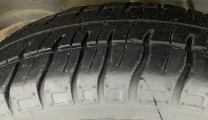 2015 Maruti Alto 800 LXI, Petrol, Manual, 29,713 km, Left Front Tyre Tread