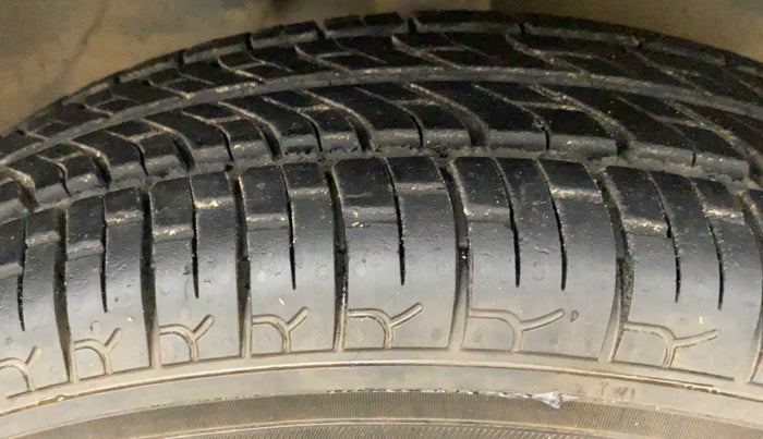 2015 Maruti Alto 800 LXI, Petrol, Manual, 29,713 km, Right Front Tyre Tread