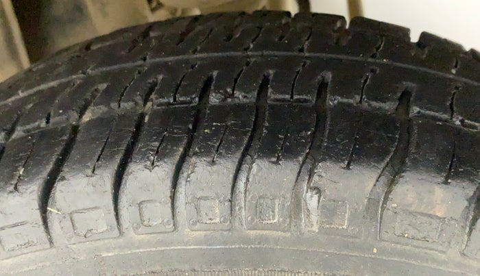 2015 Maruti Alto 800 LXI, Petrol, Manual, 29,713 km, Left Rear Tyre Tread