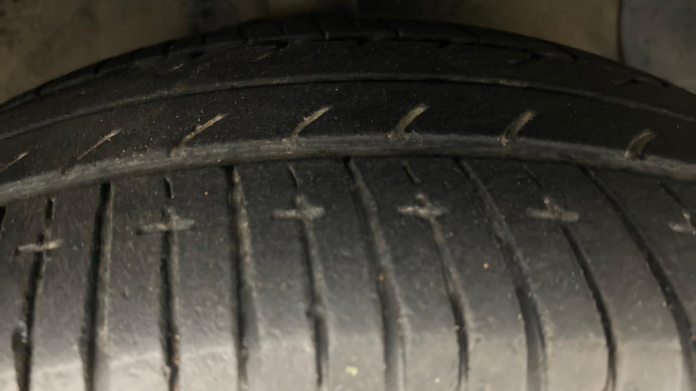 2014 Hyundai Xcent SX 1.2 OPT, Petrol, Manual, 80,274 km, Right Front Tyre Tread