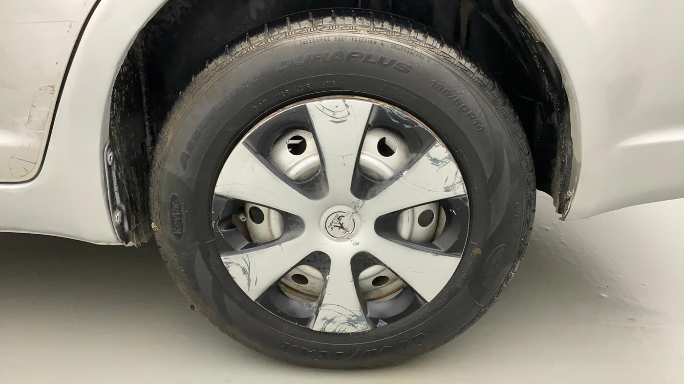 2010 Maruti Swift Dzire LXI, Petrol, Manual, 46,707 km, Left Rear Wheel