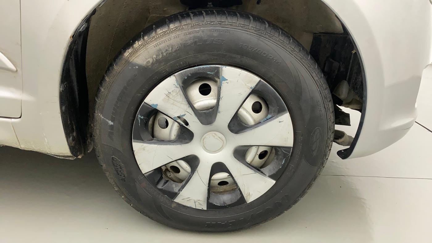 2010 Maruti Swift Dzire LXI, Petrol, Manual, 46,707 km, Right Front Wheel
