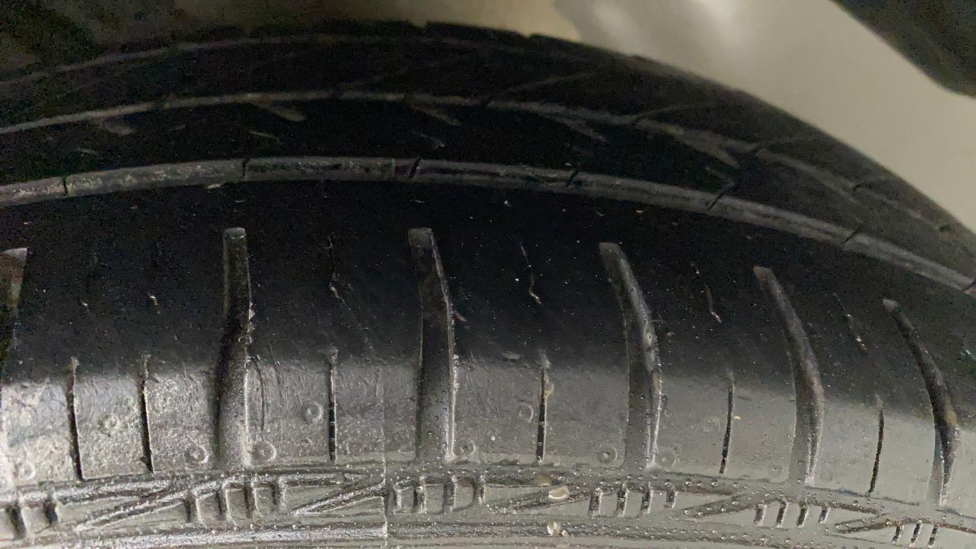 2010 Maruti Swift Dzire LXI, Petrol, Manual, 46,707 km, Left Rear Tyre Tread