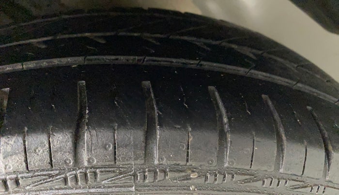 2010 Maruti Swift Dzire LXI, Petrol, Manual, 46,707 km, Left Rear Tyre Tread