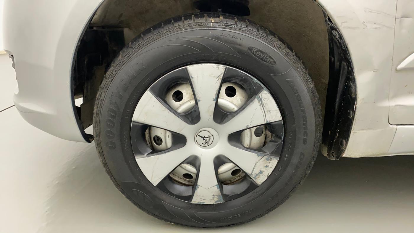2010 Maruti Swift Dzire LXI, Petrol, Manual, 46,707 km, Left Front Wheel