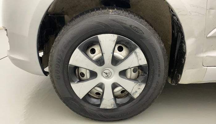 2010 Maruti Swift Dzire LXI, Petrol, Manual, 46,707 km, Left Front Wheel