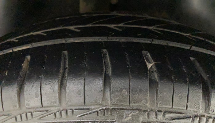 2010 Maruti Swift Dzire LXI, Petrol, Manual, 46,707 km, Right Rear Tyre Tread