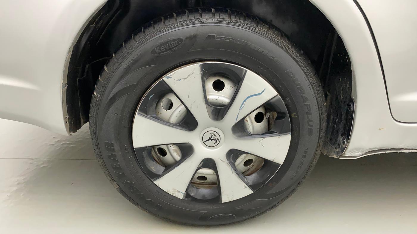 2010 Maruti Swift Dzire LXI, Petrol, Manual, 46,707 km, Right Rear Wheel