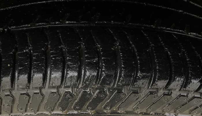 2015 Maruti Swift Dzire VXI, Petrol, Manual, 42,990 km, Right Front Tyre Tread