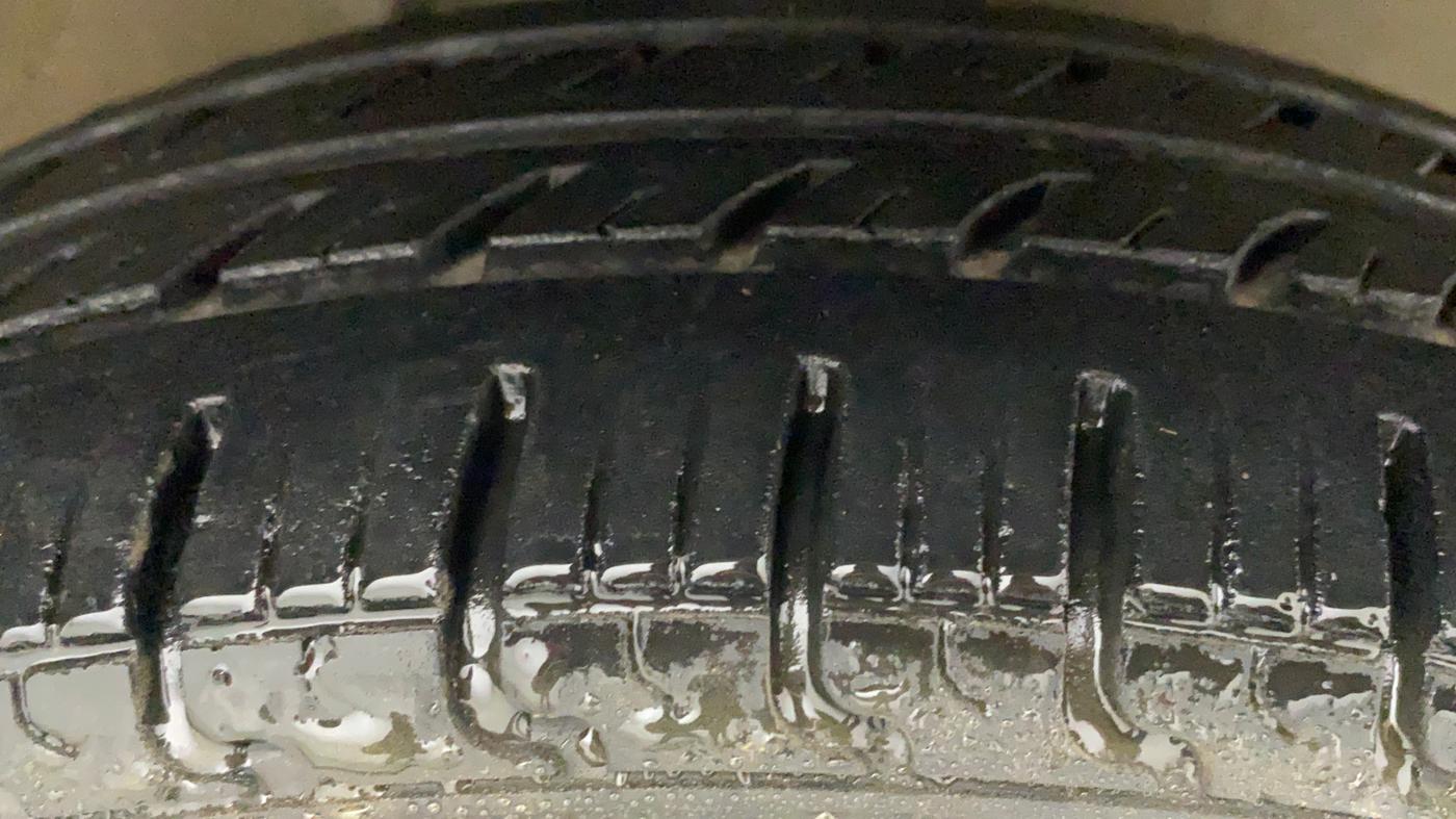 2014 Maruti Alto K10 VXI, Petrol, Manual, 75,896 km, Right Front Tyre Tread