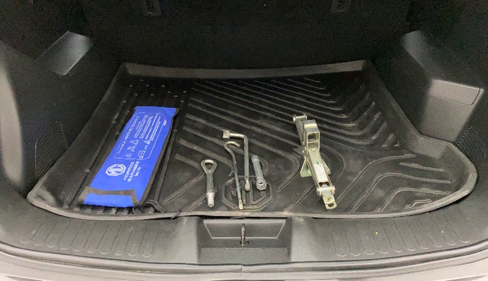 2019 MG HECTOR SHARP 2.0 DIESEL, Diesel, Manual, 49,559 km, Dicky (Boot door) - Tool missing