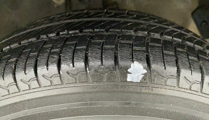 2010 Hyundai i20 MAGNA (O) 1.2, Petrol, Manual, 62,380 km, Right Front Tyre Tread