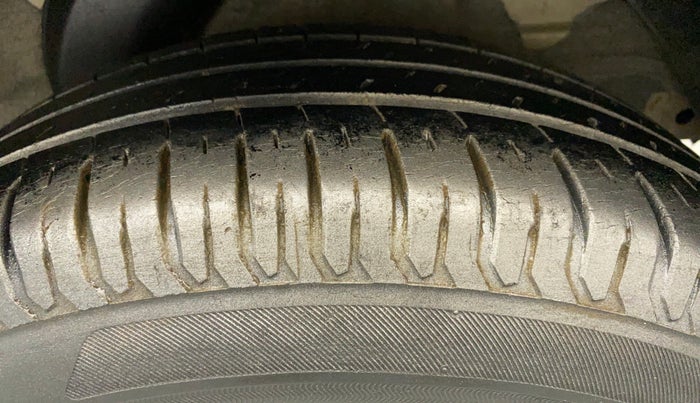 2010 Hyundai i20 MAGNA (O) 1.2, Petrol, Manual, 62,380 km, Left Rear Tyre Tread