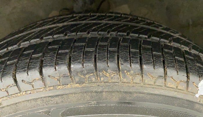 2010 Hyundai i20 MAGNA (O) 1.2, Petrol, Manual, 62,380 km, Left Front Tyre Tread