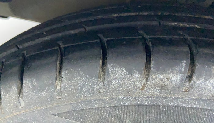 2012 Hyundai i10 ERA 1.1 IRDE, Petrol, Manual, 63,585 km, Left Front Tyre Tread