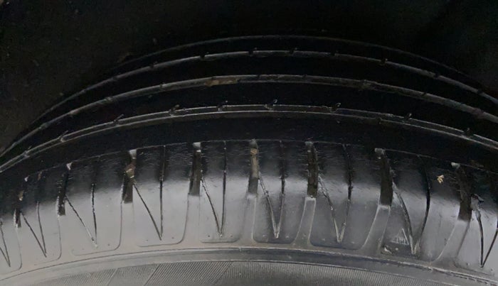 2018 Maruti Vitara Brezza ZDI AMT, Diesel, Automatic, 62,125 km, Left Rear Tyre Tread