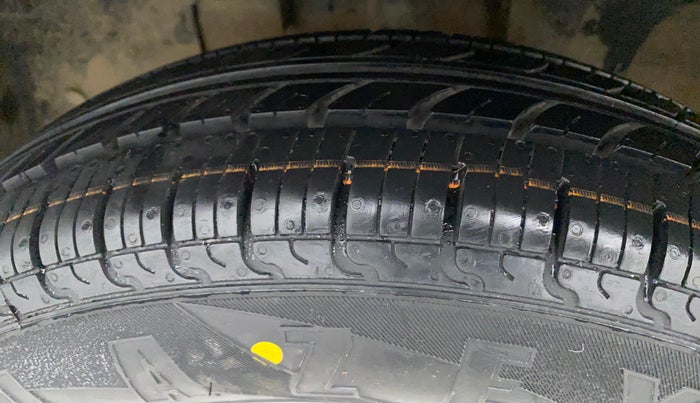 2015 Renault Kwid RXT 0.8, Petrol, Manual, 54,273 km, Left Front Tyre Tread