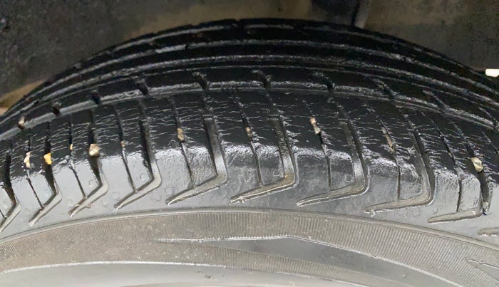 2015 Renault Kwid RXT 0.8, Petrol, Manual, 54,273 km, Left Rear Tyre Tread