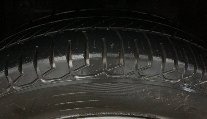 2014 Maruti Swift Dzire VXI, Petrol, Manual, 49,333 km, Left Front Tyre Tread