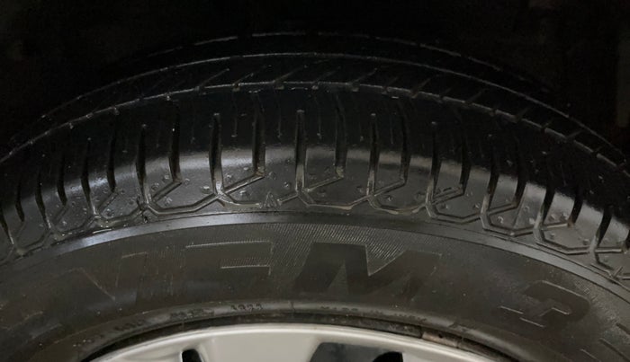 2014 Maruti Swift Dzire VXI, Petrol, Manual, 49,333 km, Right Front Tyre Tread