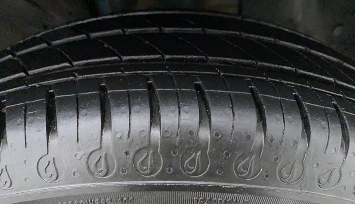 2022 Renault Kwid 1.0 CLIMBER OPT AMT, Petrol, Automatic, 9,682 km, Left Front Tyre Tread