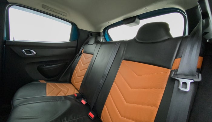2022 Renault Kwid 1.0 CLIMBER OPT AMT, Petrol, Automatic, 9,682 km, Right Side Rear Door Cabin