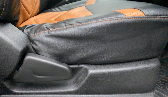 2022 Renault Kwid 1.0 CLIMBER OPT AMT, Petrol, Automatic, 9,682 km, Driver Side Adjustment Panel