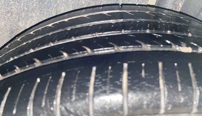 2021 Maruti Ciaz ALPHA 1.5 SHVS PETROL, Petrol, Manual, 38,137 km, Left Rear Tyre Tread