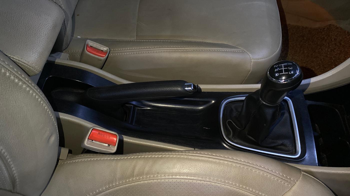 2021 Maruti Ciaz ALPHA 1.5 SHVS PETROL, Petrol, Manual, 38,137 km, Gear Lever