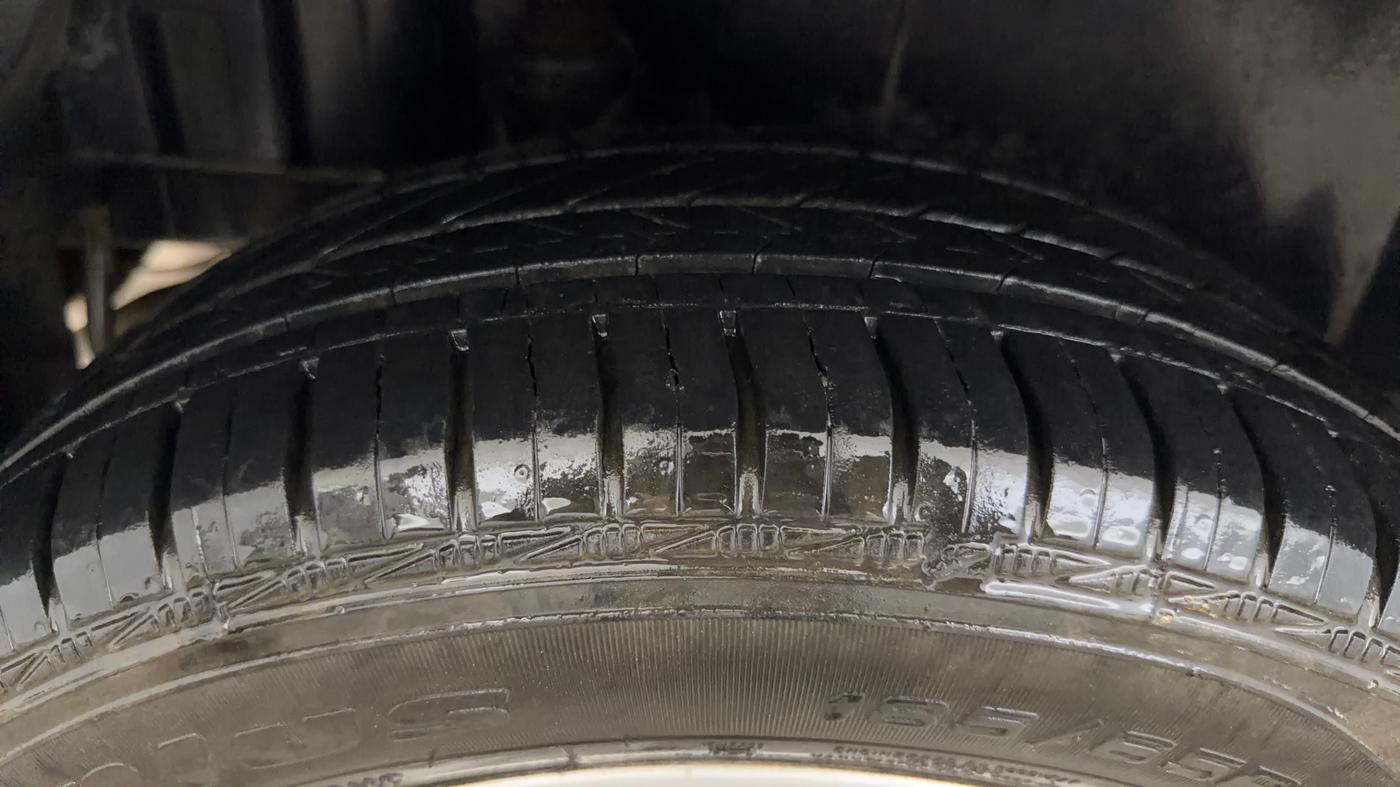 2016 Maruti Swift ZXI, Petrol, Manual, 65,394 km, Right Rear Tyre Tread