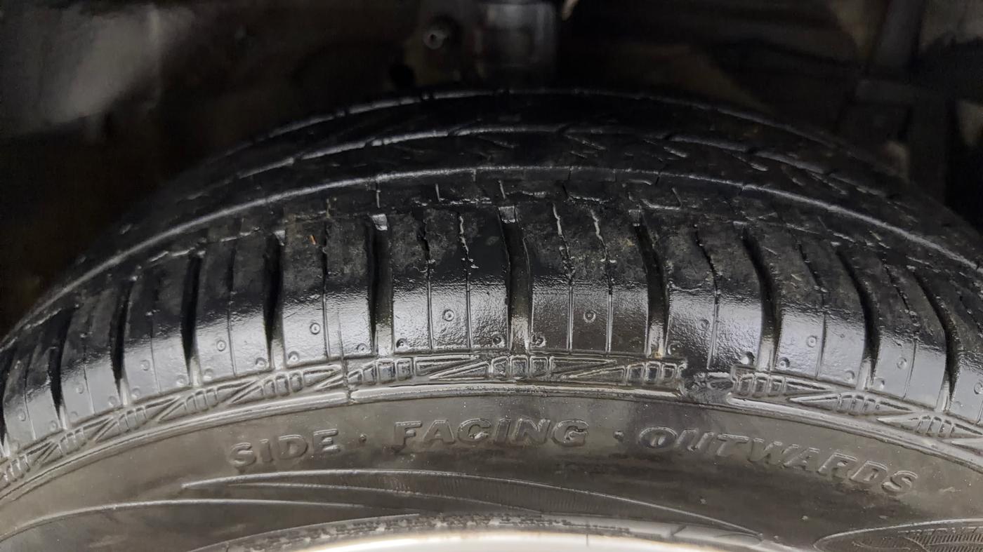 2016 Maruti Swift ZXI, Petrol, Manual, 65,394 km, Right Front Tyre Tread