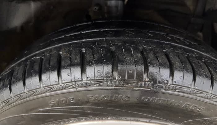 2016 Maruti Swift ZXI, Petrol, Manual, 65,319 km, Right Front Tyre Tread
