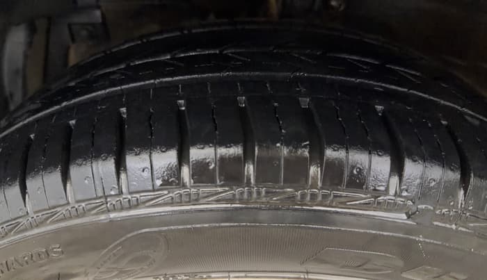 2016 Maruti Swift ZXI, Petrol, Manual, 65,319 km, Left Front Tyre Tread