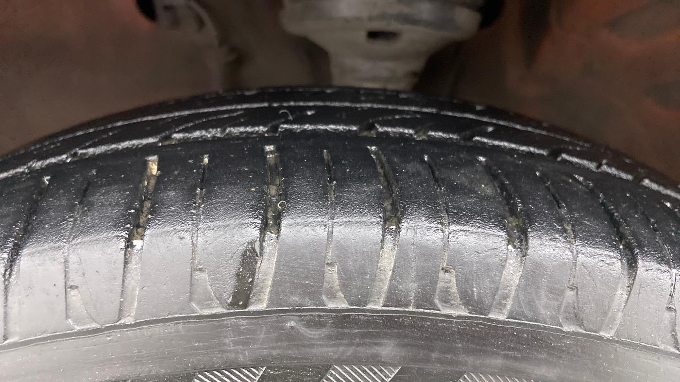 2016 Maruti Wagon R 1.0 VXI (O) AMT, Petrol, Automatic, 66,287 km, Left Front Tyre Tread