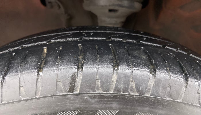 2016 Maruti Wagon R 1.0 VXI (O) AMT, Petrol, Automatic, 66,287 km, Left Front Tyre Tread
