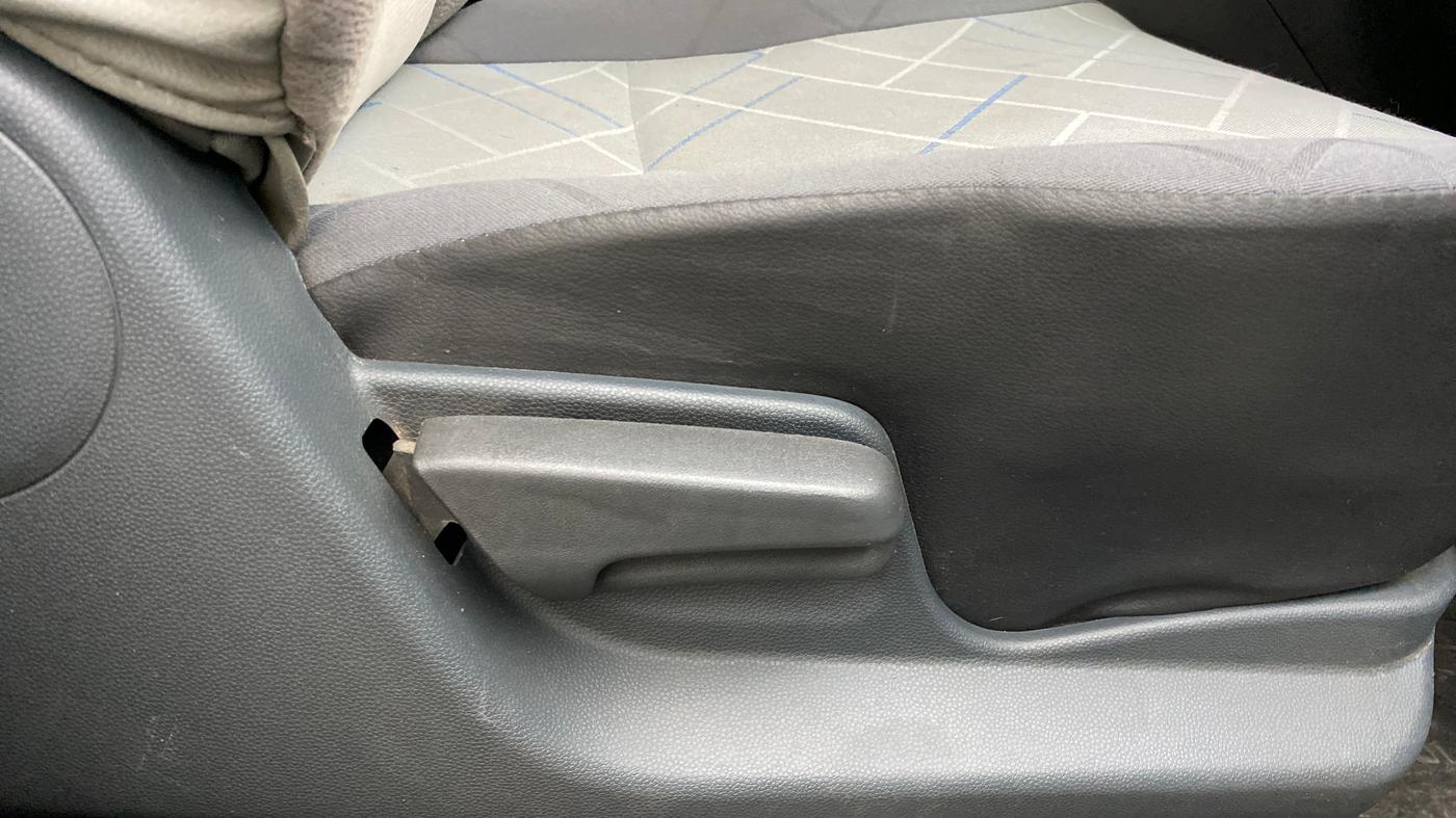 2010 Maruti Ritz LXI, Petrol, Manual, 62,568 km, Driver Side Adjustment Panel