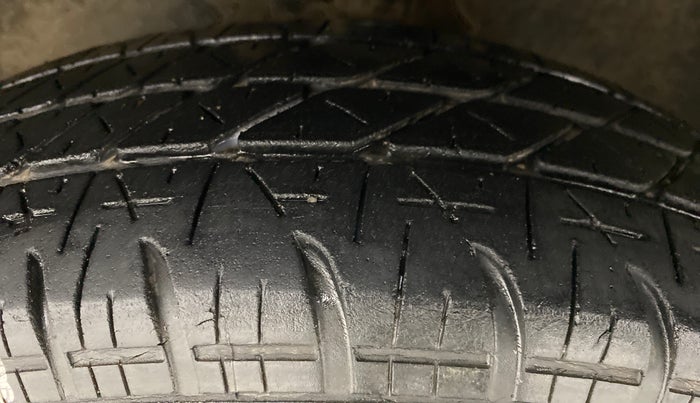 2010 Maruti Ritz LXI, Petrol, Manual, 62,568 km, Left Front Tyre Tread