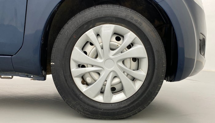 2010 Maruti Ritz LXI, Petrol, Manual, 62,568 km, Right Front Wheel