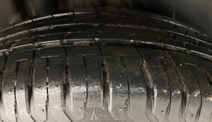 2016 Maruti Ciaz ZXI, Petrol, Manual, 60,318 km, Right Rear Tyre Tread