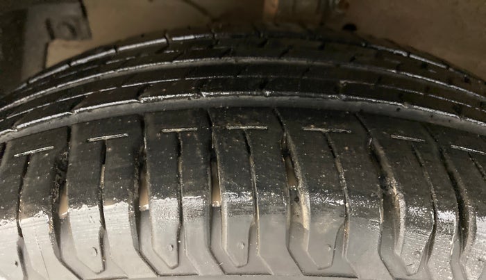 2016 Maruti Ciaz ZXI, Petrol, Manual, 60,318 km, Left Front Tyre Tread