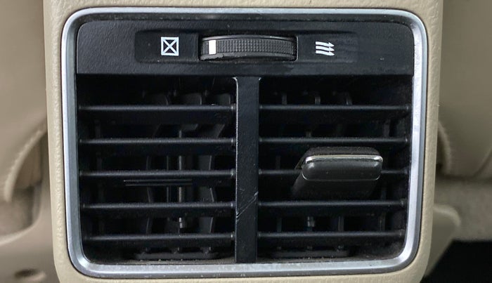 2016 Maruti Ciaz ZXI, Petrol, Manual, 60,318 km, Rear AC Vents