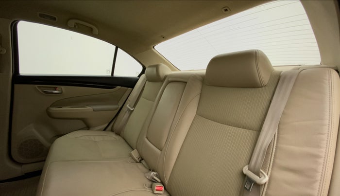 2016 Maruti Ciaz ZXI, Petrol, Manual, 60,318 km, Right Side Rear Door Cabin