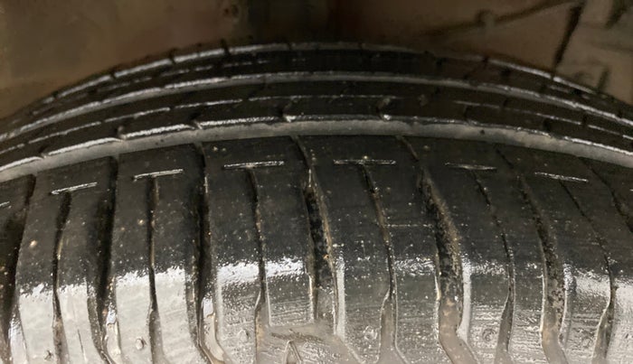 2016 Maruti Ciaz ZXI, Petrol, Manual, 60,318 km, Right Front Tyre Tread