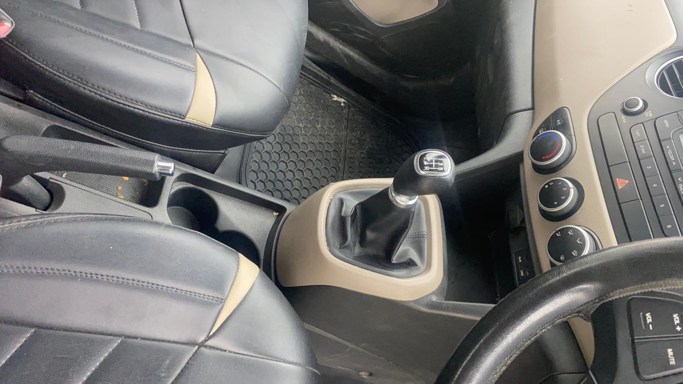 2015 Hyundai Grand i10 SPORTZ 1.2 KAPPA VTVT, Petrol, Manual, 30,336 km, Gear Lever