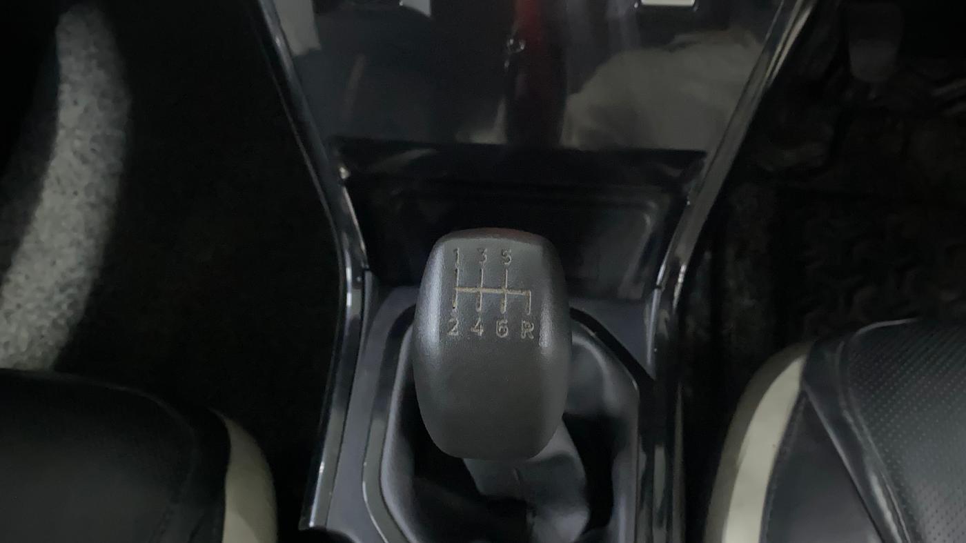 2023 Tata NEXON PURE S 1.5 REVOTORQ 6 MT, Diesel, Manual, 27,891 km, Gear Lever