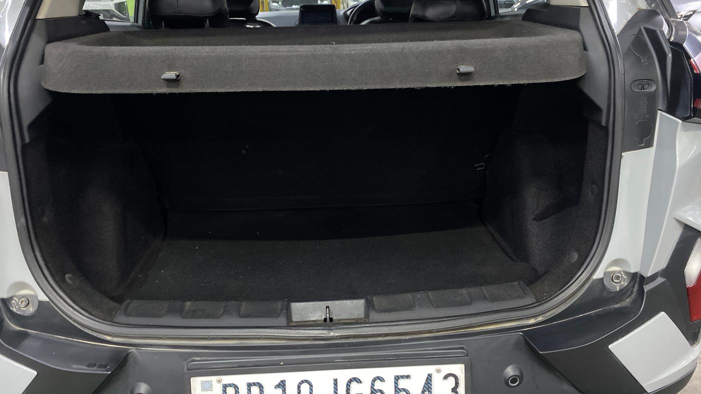 2023 Tata NEXON PURE S 1.5 REVOTORQ 6 MT, Diesel, Manual, 27,891 km, Boot Inside