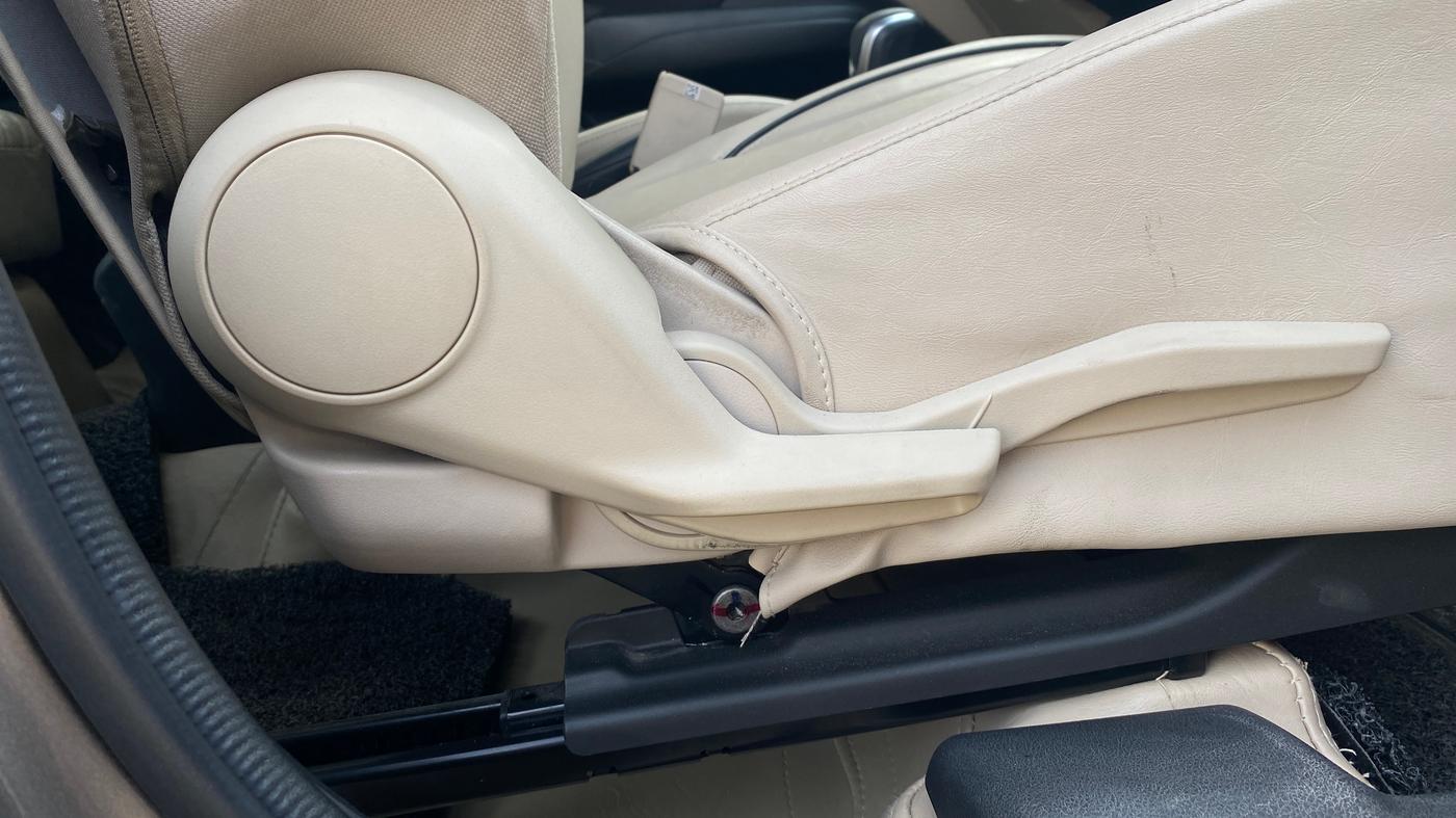 2025 Maruti Dzire ZXi AMT, Petrol, Automatic, 9,107 km, Driver Side Adjustment Panel